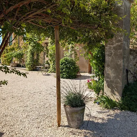 Oda ve Kahvaltı Domaine De Pelican 4*