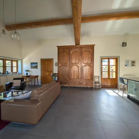 Domaine De Pelican 4*
