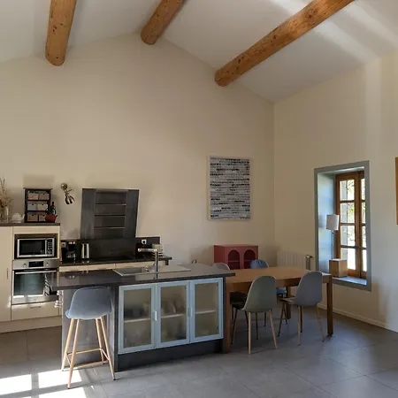 Oda ve Kahvaltı Domaine De Pelican 4*